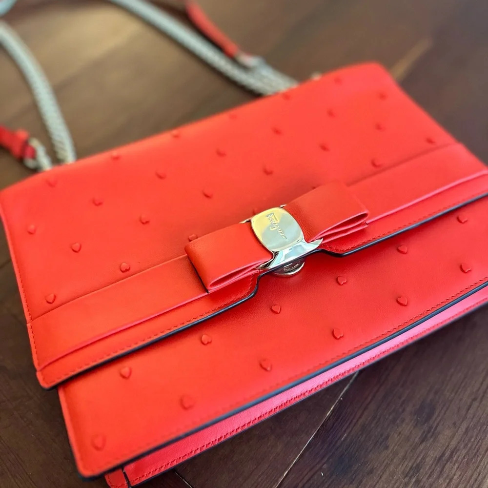 Ferragamo Vara Hearts Shoulder Bag in Candy Apple Red RARE - Picture 3 of 16